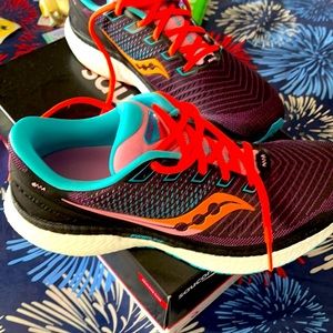 Brand new pair is saucony triump 18 running shoes